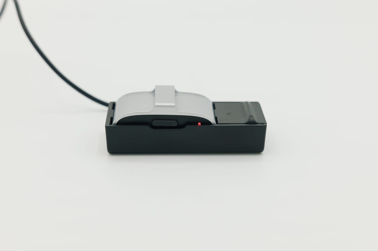 心拍センサーを充電している様子