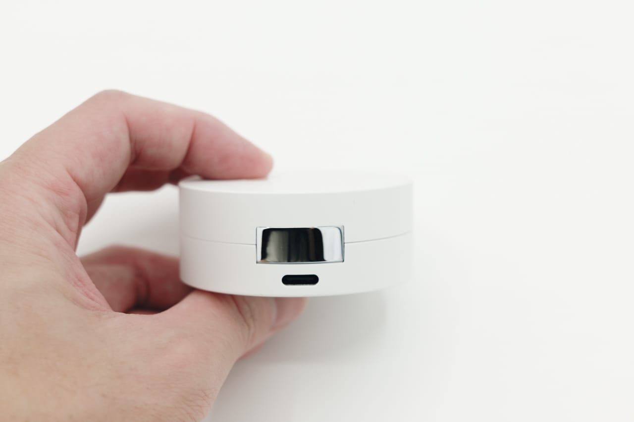 裏面には充電に使うUSB-Cポート