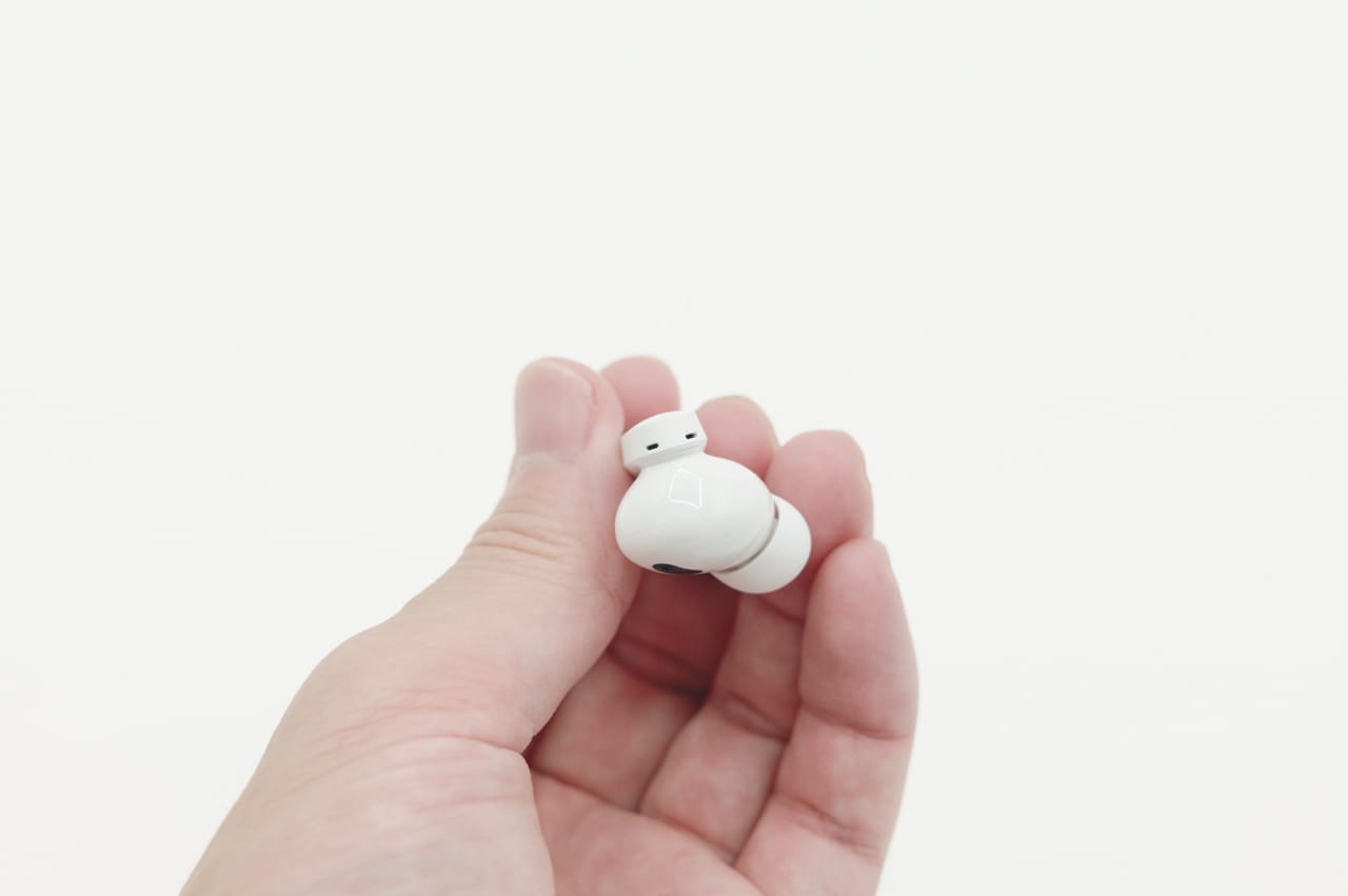 計6個のマイクが内蔵されている