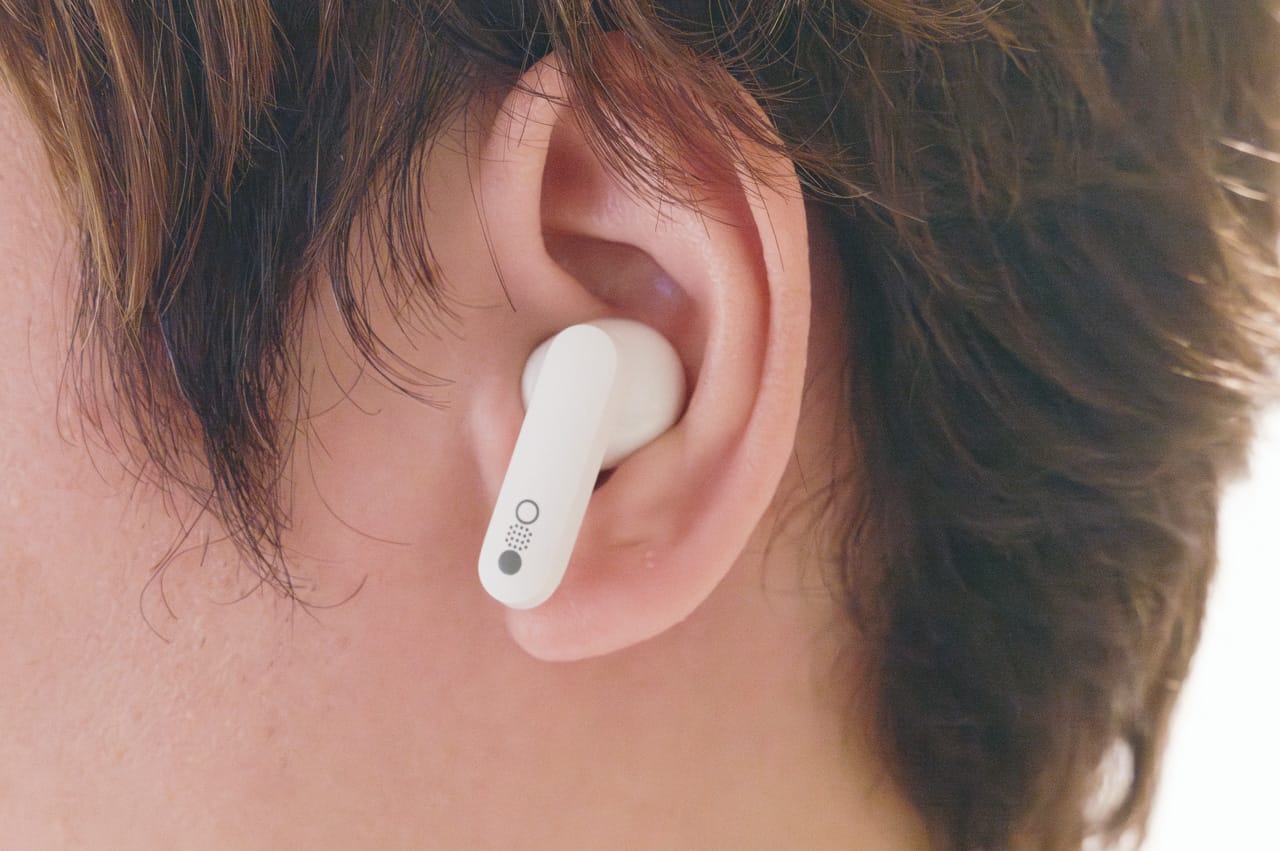 CMF by NOTHING BUDS PROを装着した様子