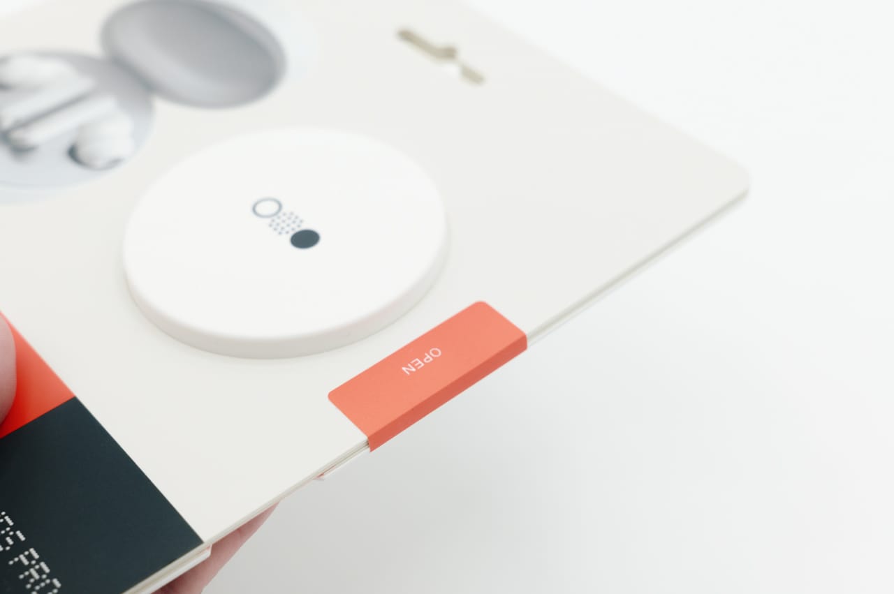 シールを剥がして開封