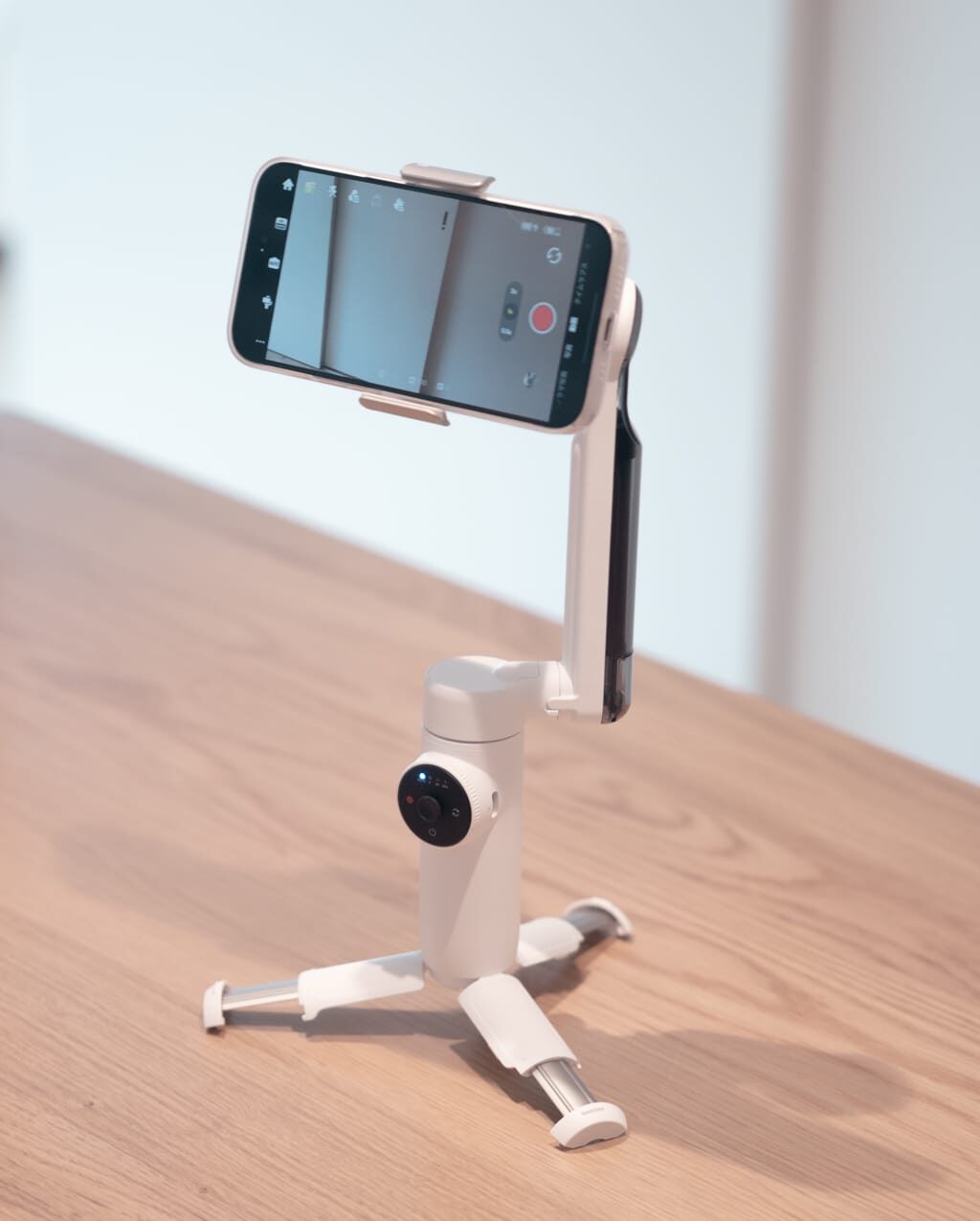 スマホジンバルの決定版 Insta360 Flow レビュー／持ち運びやすくAIによる自動追尾が優秀