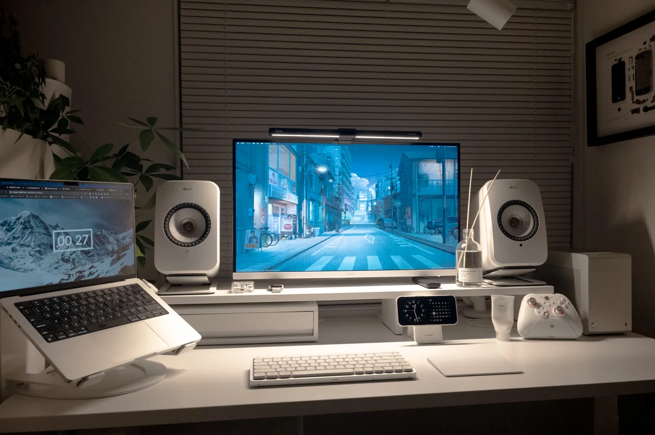 31.5インチLG スマートモニター＋52cm Quntis デスクライト 1万円以下で購入できるモニターライトQuntis モニターライトの