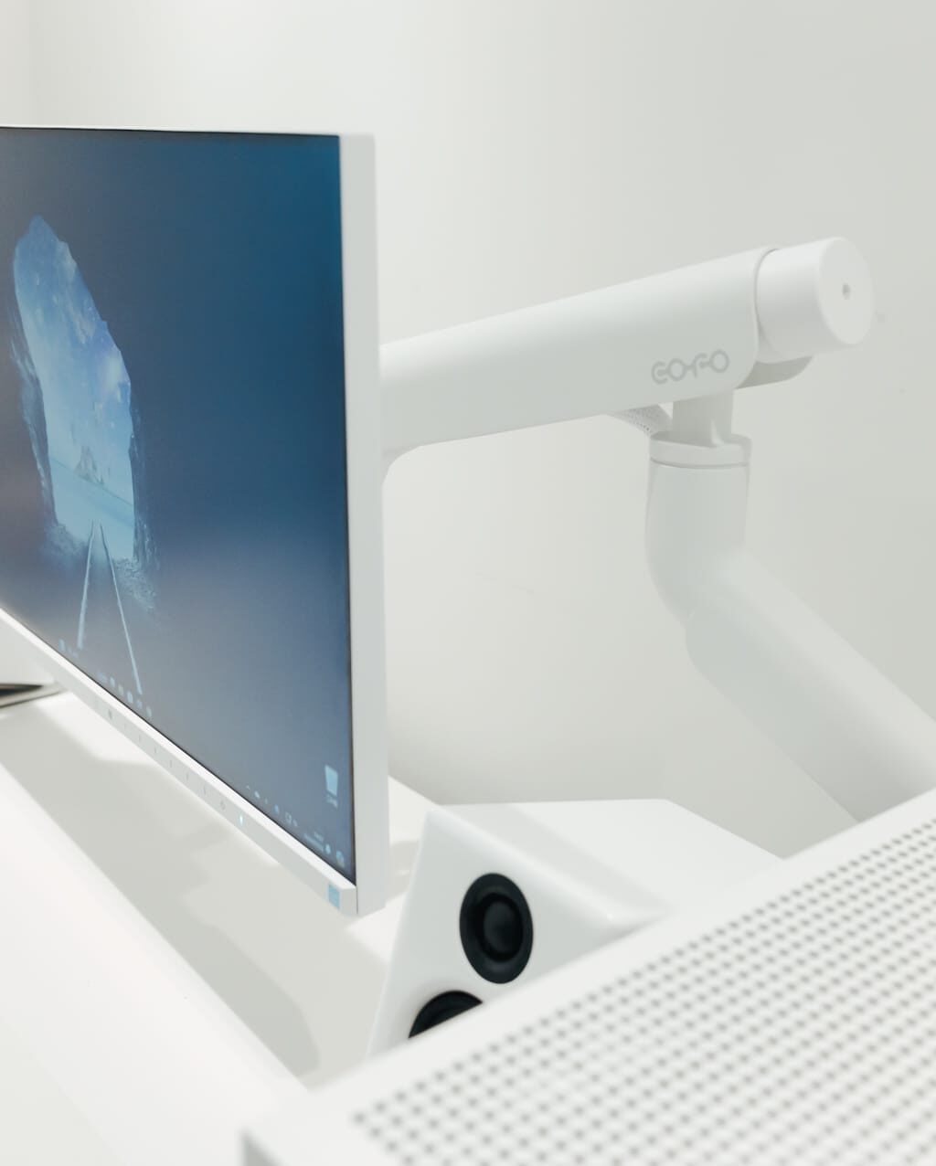 COFO 無重力モニターアーム Pro レビュー／デザインも機能も妥協なし。今一番おすすめのモニターアーム