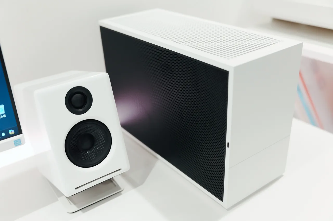 FORMD T1 V2 ITX PC ケース　SFF FormD T1 V2.1 Coated E-White レビュー／最高にシンプルな