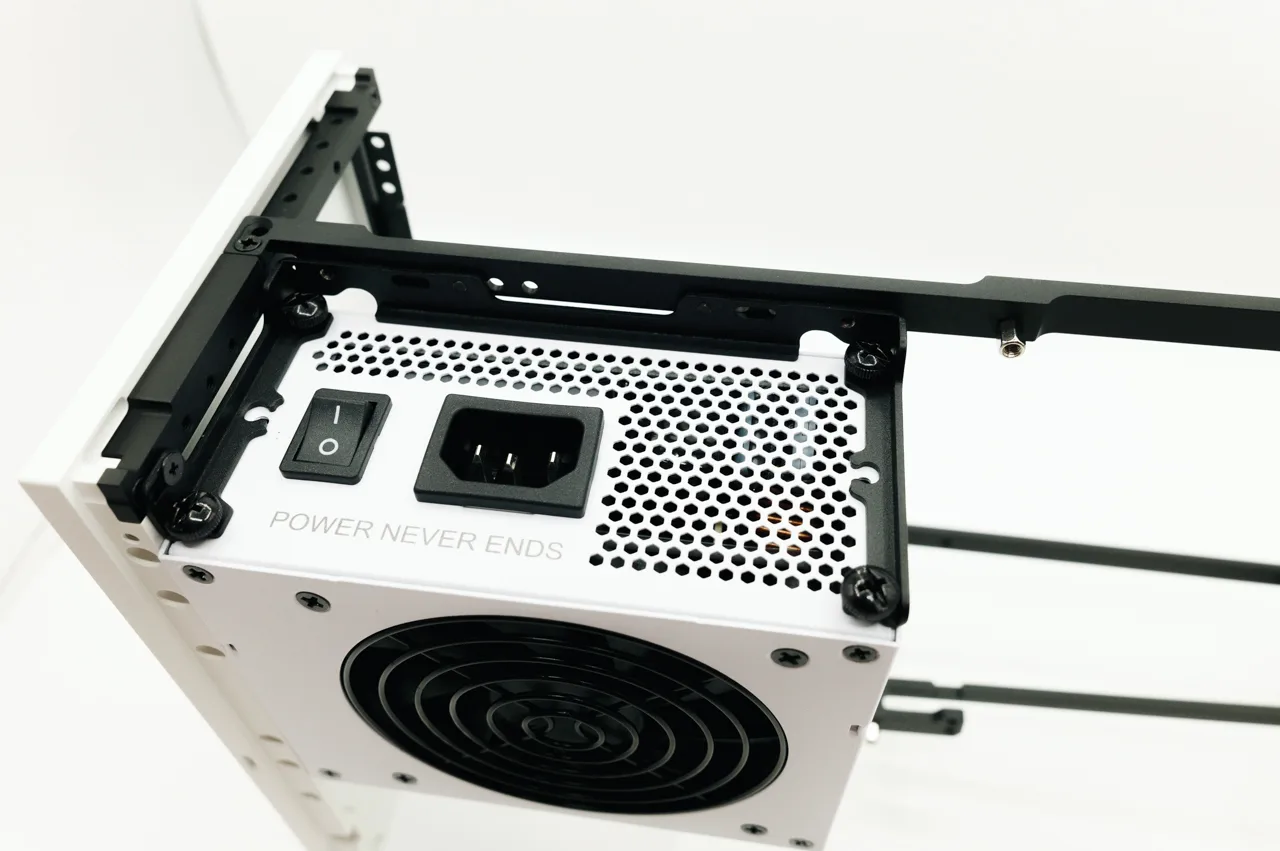 FORMD T1 V2 ITX PC ケース　SFF FormD T1 V2.1 Coated E-White レビュー／最高にシンプルな
