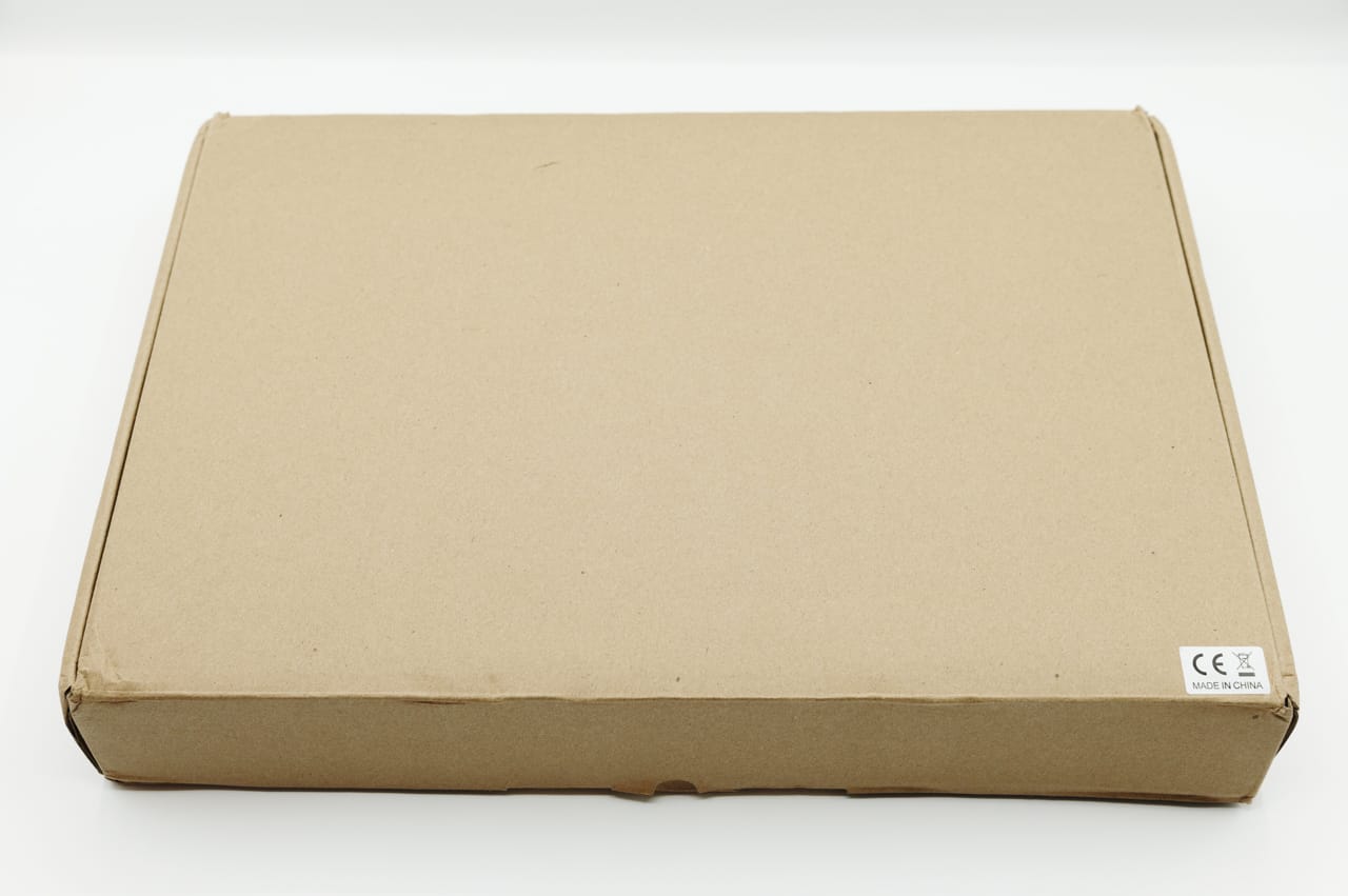 何の印字もされていないパッケージ…