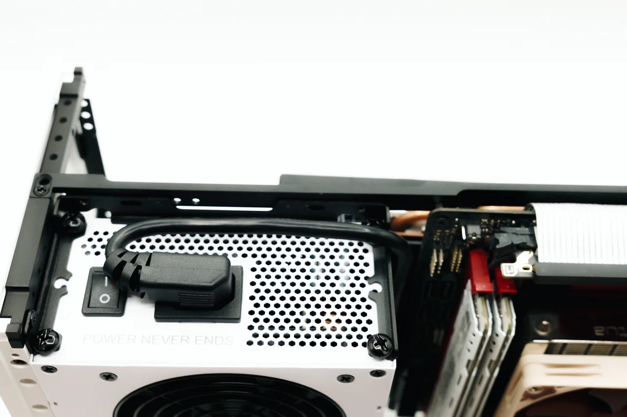 PCケース(自作PC用) FormD T1 PCケース(自作PC用) formd T1 v2.1 ITX SFF こういうので良いんだ