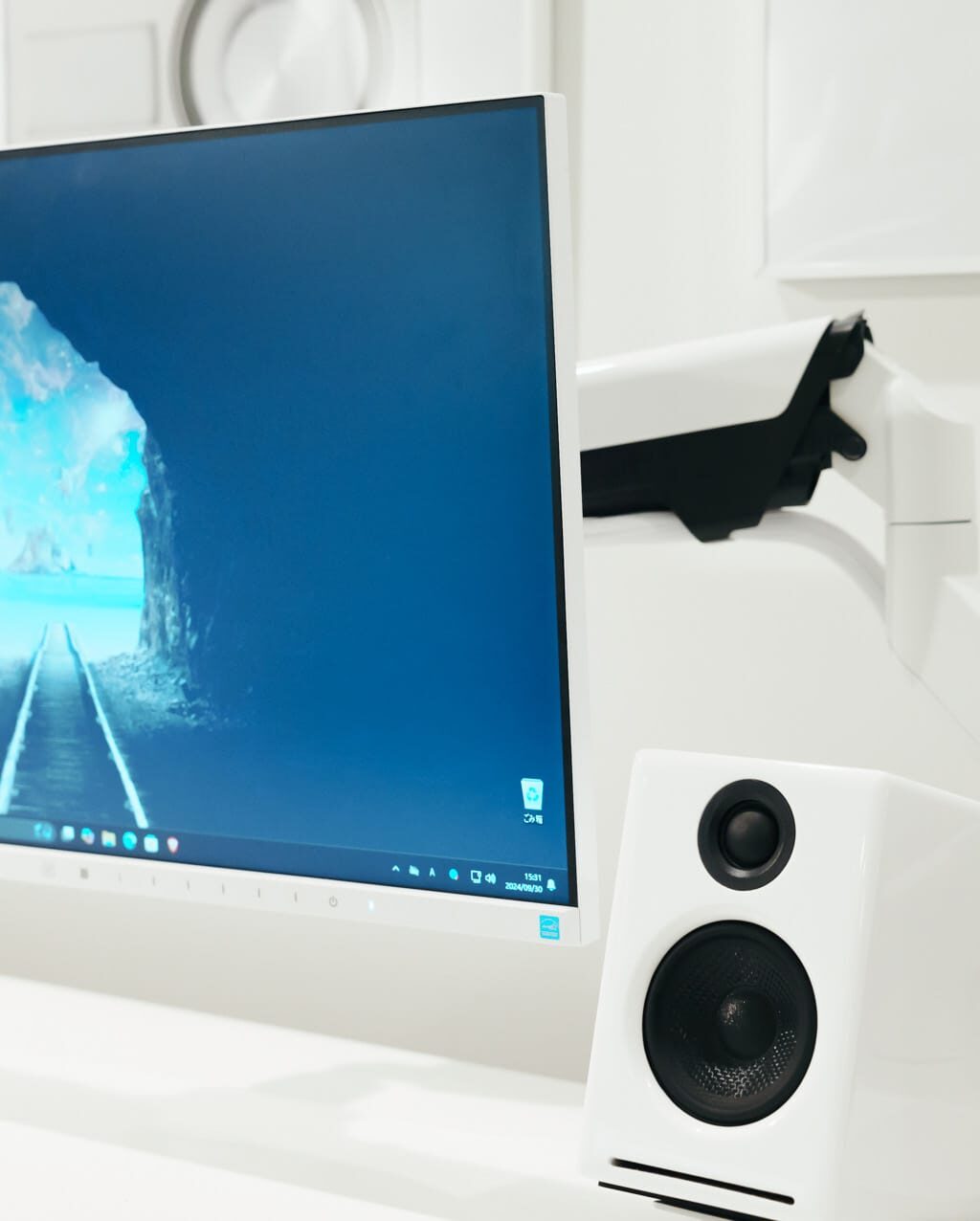 ARES パワーモニターアーム レビュー／狙った位置にピタッと止まる”魔法”のモニターアーム