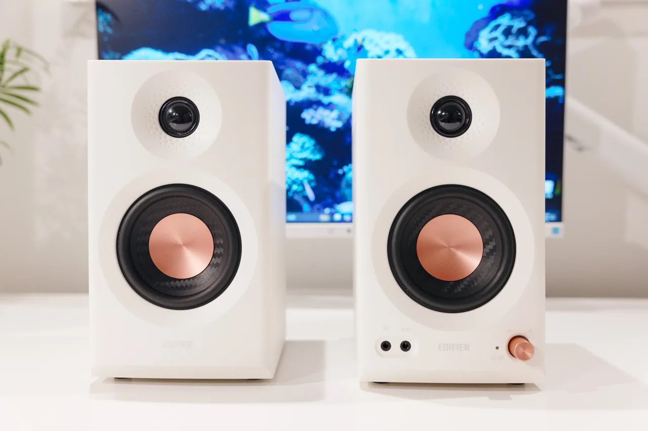 EDIFIER MR3 スピーカー　ホワイトカラー 最大36W出力、実売1.5万円のモニタースピーカー「Edifier MR3