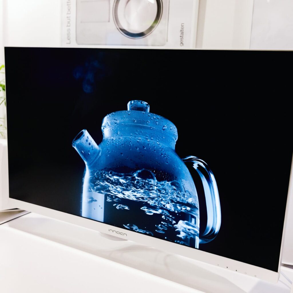 INNOCN 27M2V レビュー／Mini-LED×4K 160HzでUSB-C 90W対応。メリット・デメリットを解説