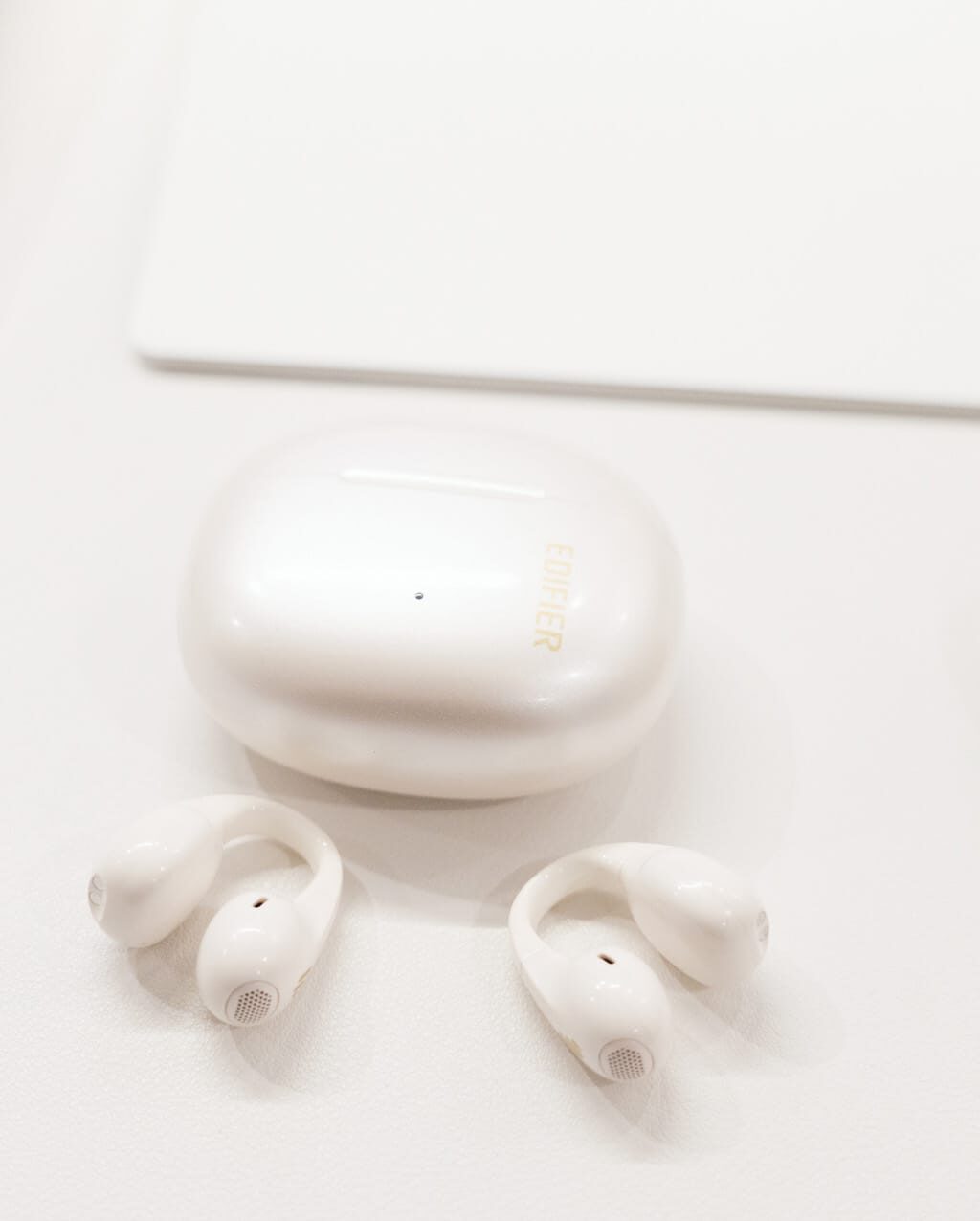 EDIFIER R1 レビュー／EDIFIER初のイヤーカフ型イヤホン。付け心地も音質も良好で、ながら作業のお供として最適