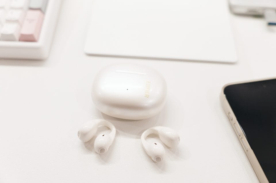 EDIFIER R1 レビュー／EDIFIER初のイヤーカフ型イヤホン。付け心地も音質も良好で、ながら作業のお供として最適