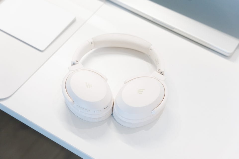 EDIFIER WH700NB Pro レビュー／明瞭感がありバランスの取れた音質。機能も豊富で1万円以下とコスパ良好なワイヤレスヘッドホン