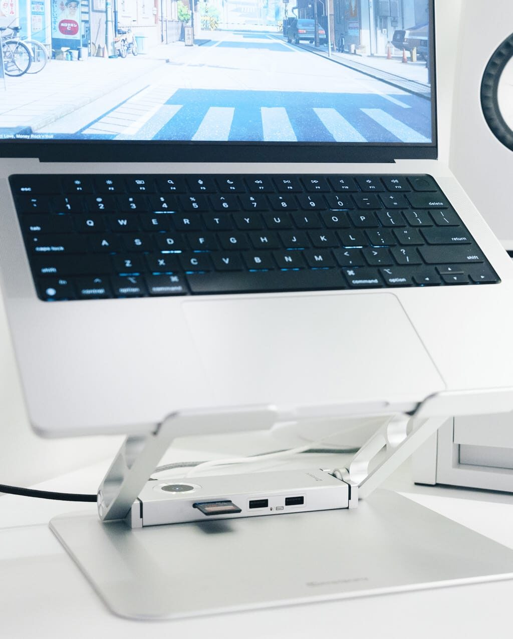 Minisopuru 9way-PCハブスタンド レビュー／ノートパソコンスタンドとUSBハブがスマートに融合。完璧なフィット感は専用設計ならでは