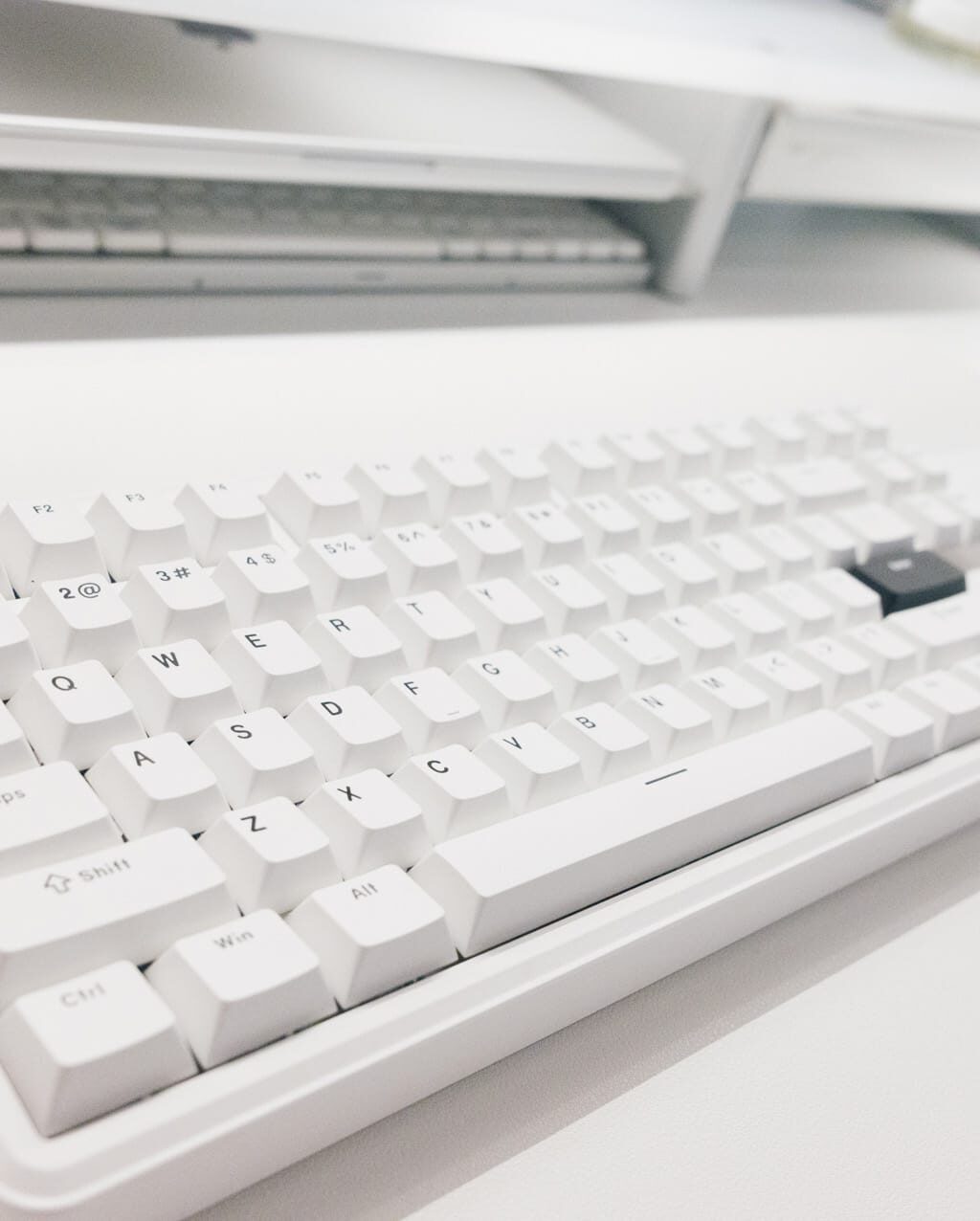 EPOMAKER TH85 レビュー／洗練されたデザインと心地よい打鍵感がやみつきになる80%キーボード。ライティングの種類も多くゲーミングにも最適