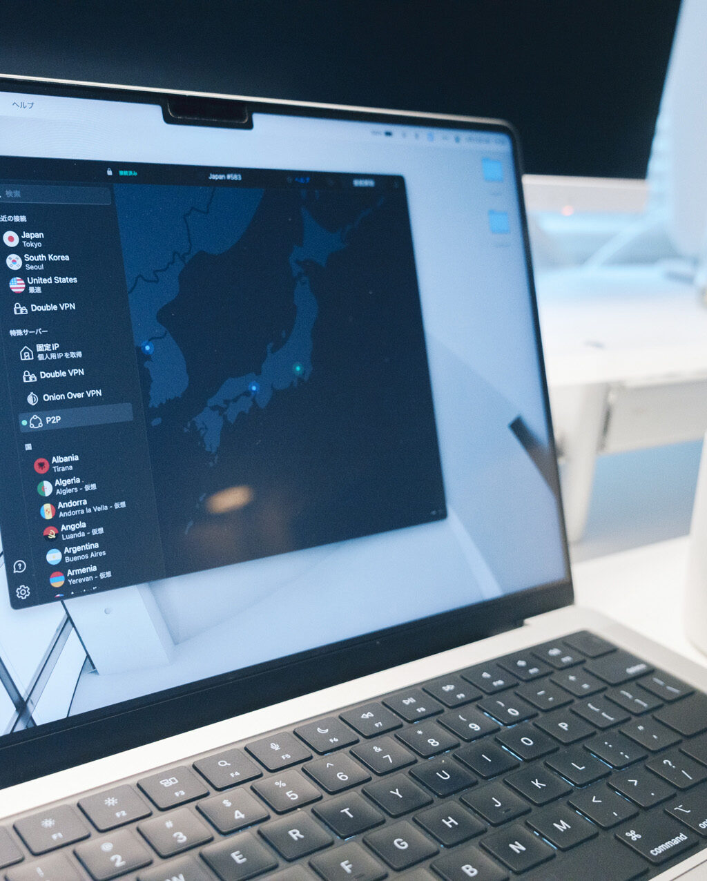外出先で安全にネットするならVPNが必須。NordVPNなら高いセキュリティレベルを保ちつつ、高速な通信が可能