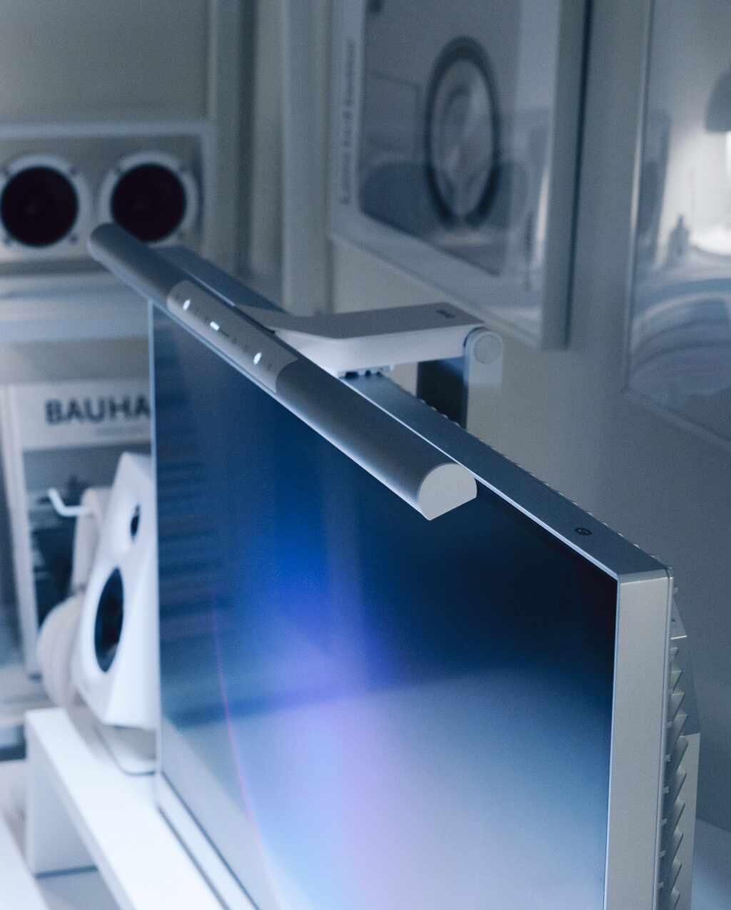 BenQ ScreenBar Pro レビュー／自動点灯・自動調光が優秀すぎるモニターライトの最高峰。メリット・デメリットを解説