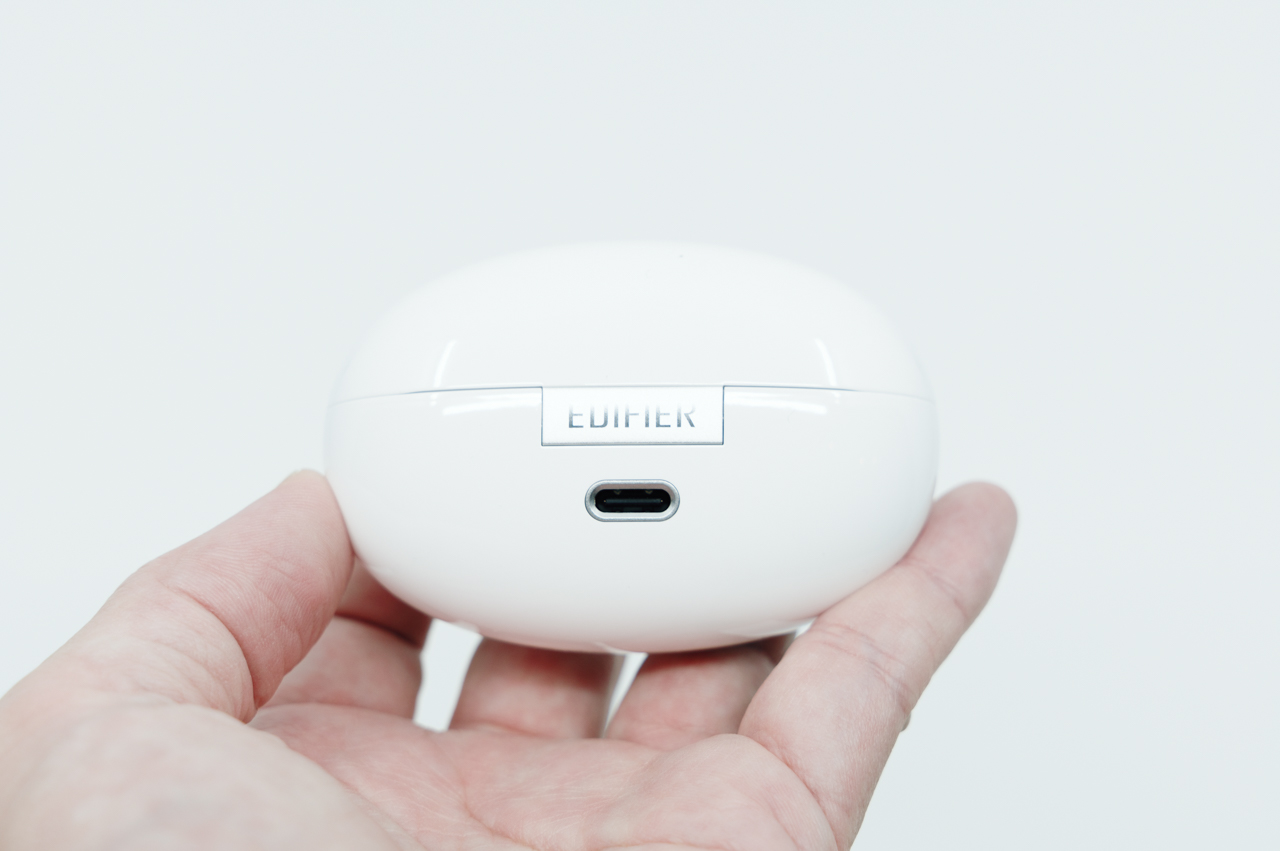 充電ケース裏面