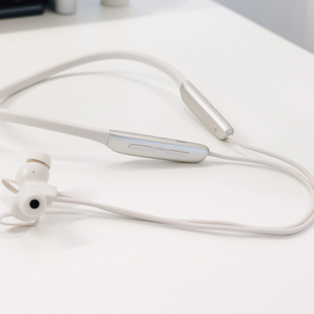 EDIFIER W280NB Pro レビュー／貴重な首掛けタイプのワイヤレスイヤホン。強力なノイキャンやLDAC対応などスペックは最新基準
