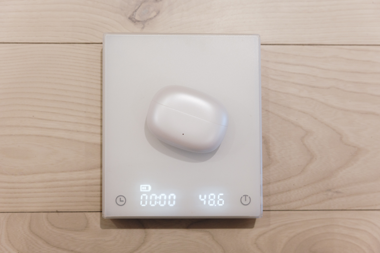 充電ケース込みの総重量は実測で、48.6g