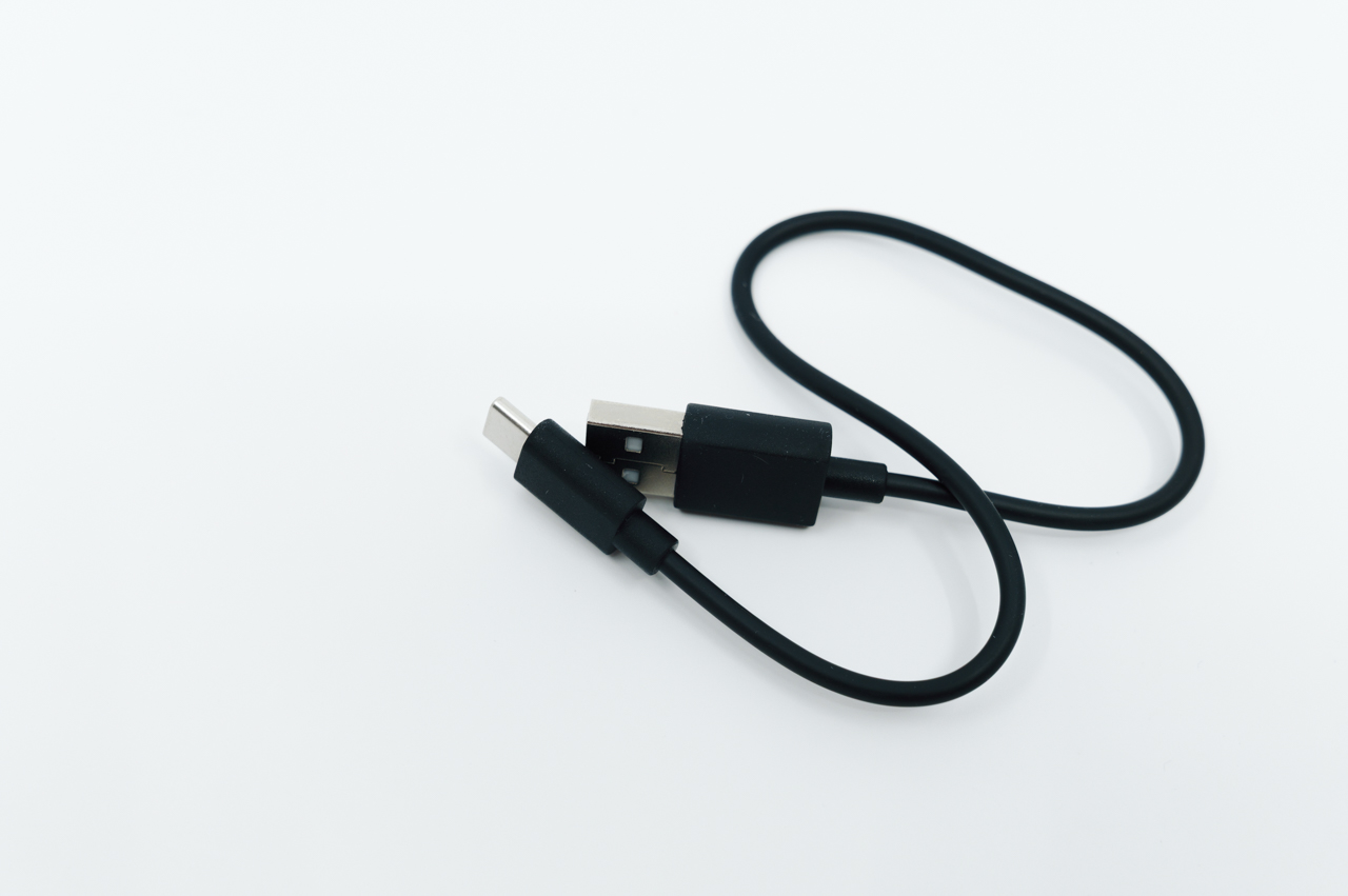 付属のUSBケーブル