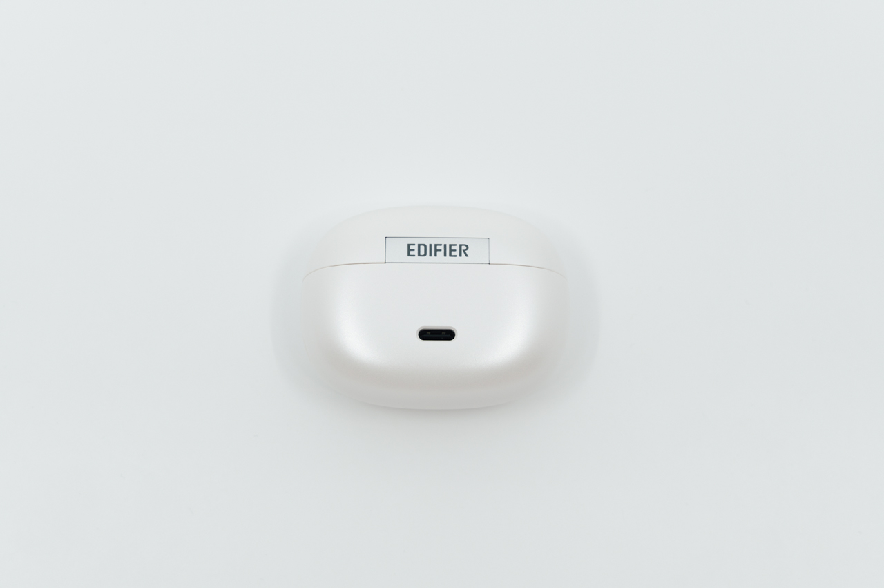 充電ケース裏面