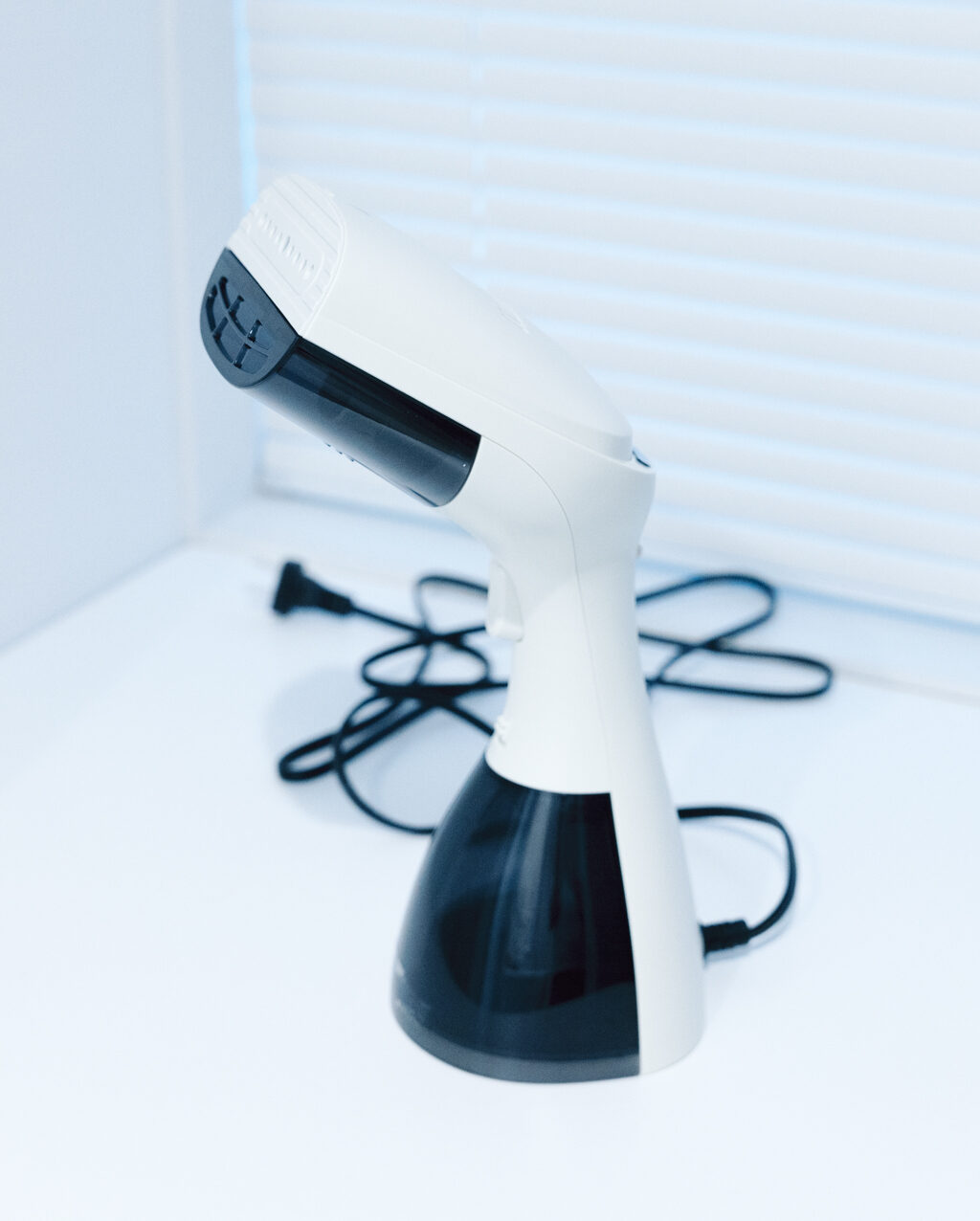 Morus V3 レビュー／香り機能を搭載した吸着式衣類スチーマー。前モデルより大きく進化したのに、価格はむしろ安くなっててちょっと意味がわからない