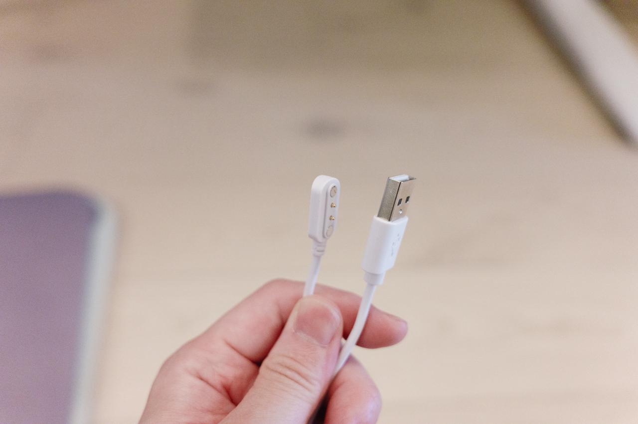 付属の充電ケーブル