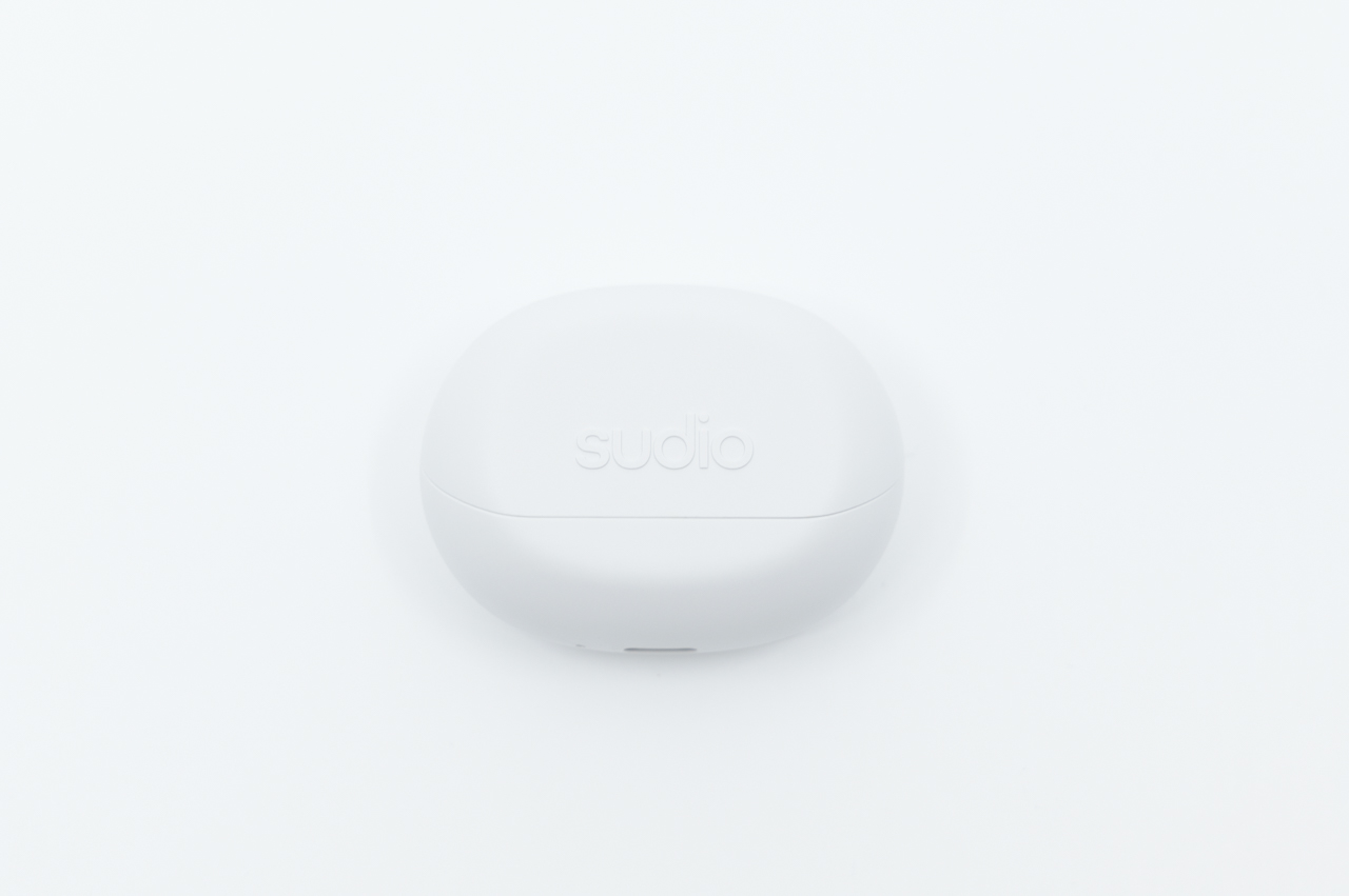 充電ケースの表面