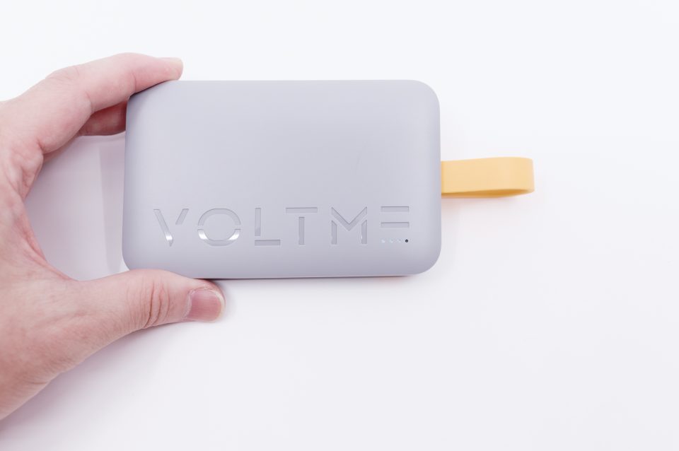 VOLTME Hypercore 10K Sling モバイルバッテリー レビュー／USB-Cケーブル一体型でメチャクチャ使いやすい。重量も軽く持ち運びに便利