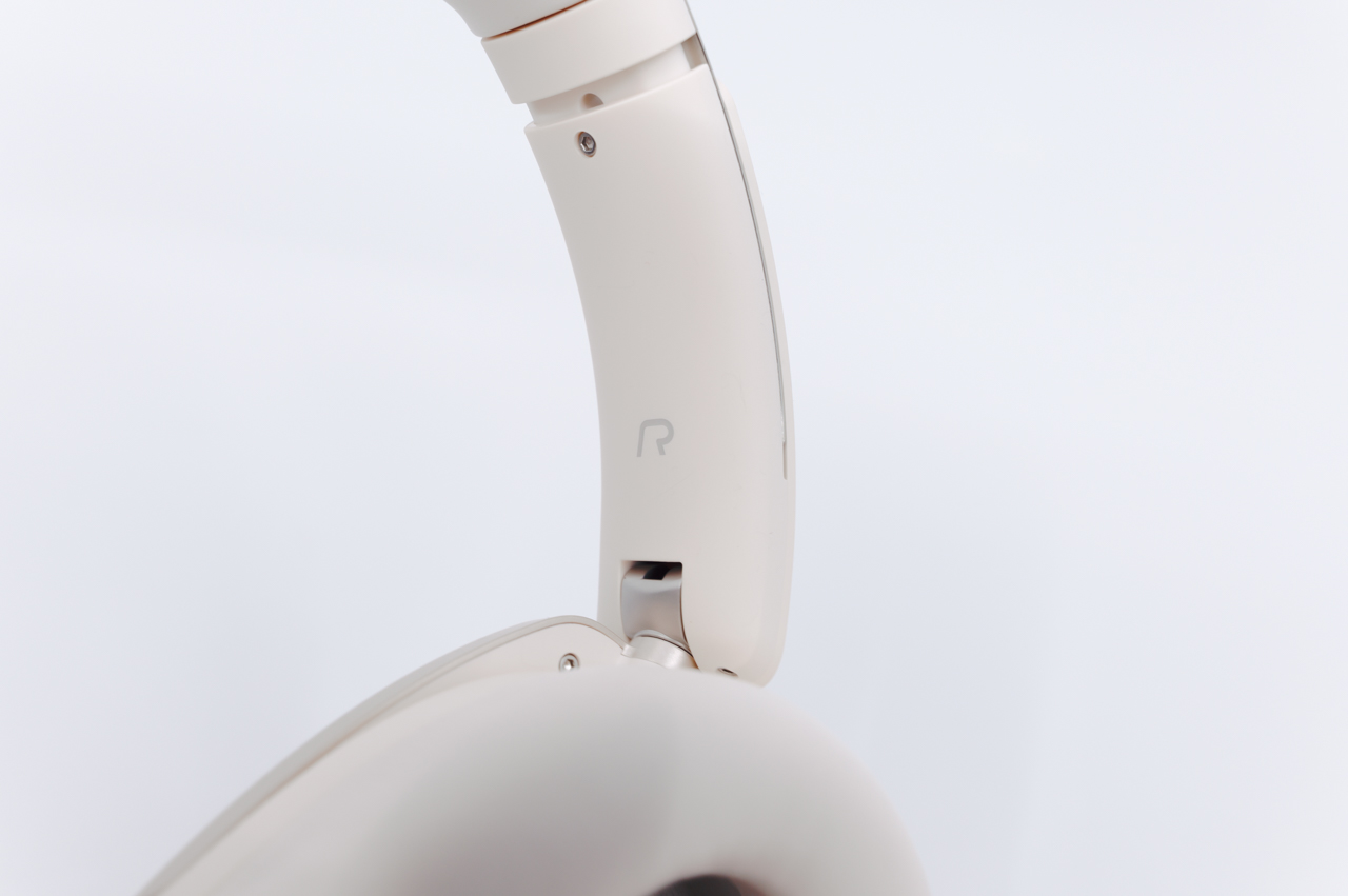 ヘッドバンド内側にあるL/R表記