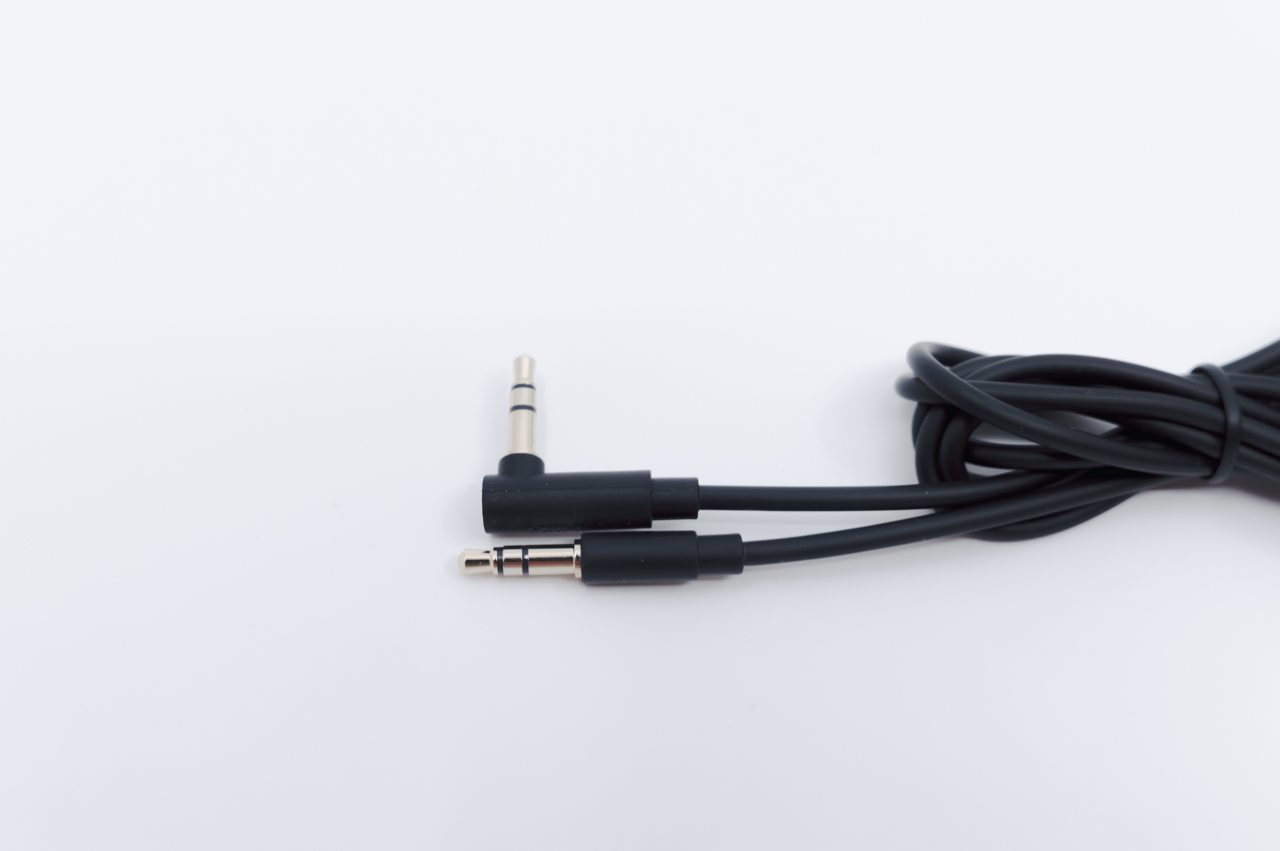 3.5mmオーディオケーブルも付属