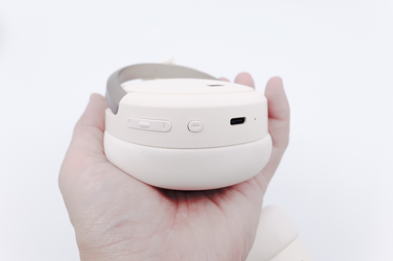 R側にポート類がまとまっている