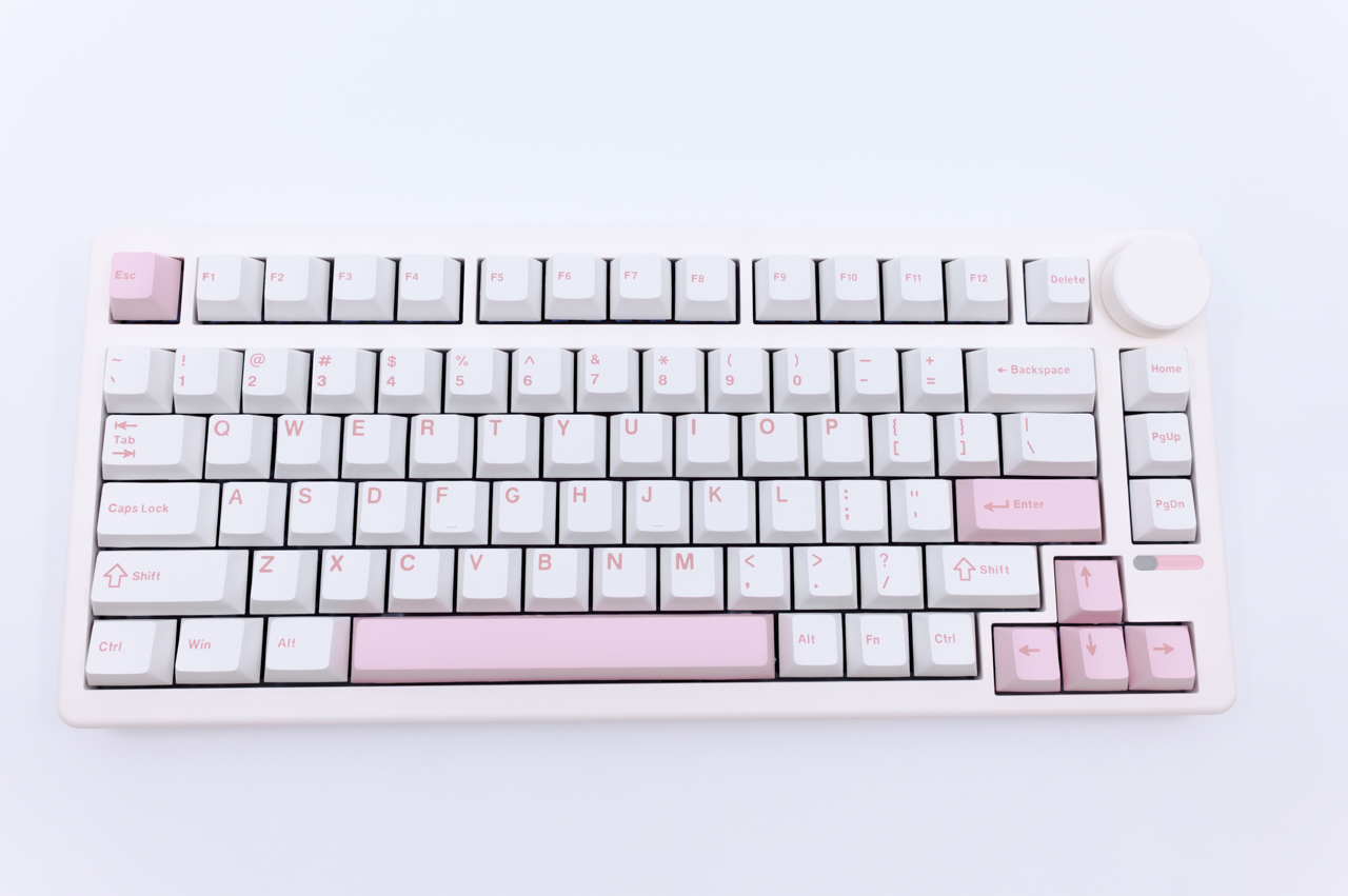 EPOMAKER QK81 レビュー/可愛すぎる75%レイアウトメカニカルキーボード。ノブ付きで音量調節もでき、打鍵感も良好 12 QK81の本体デザイン