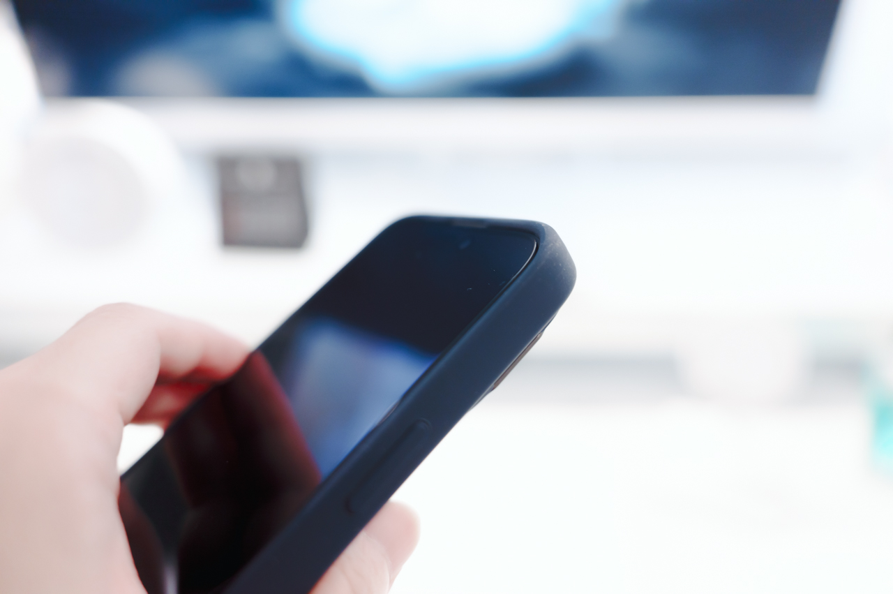 ケースとセットで使うとiPhone全体を保護できる