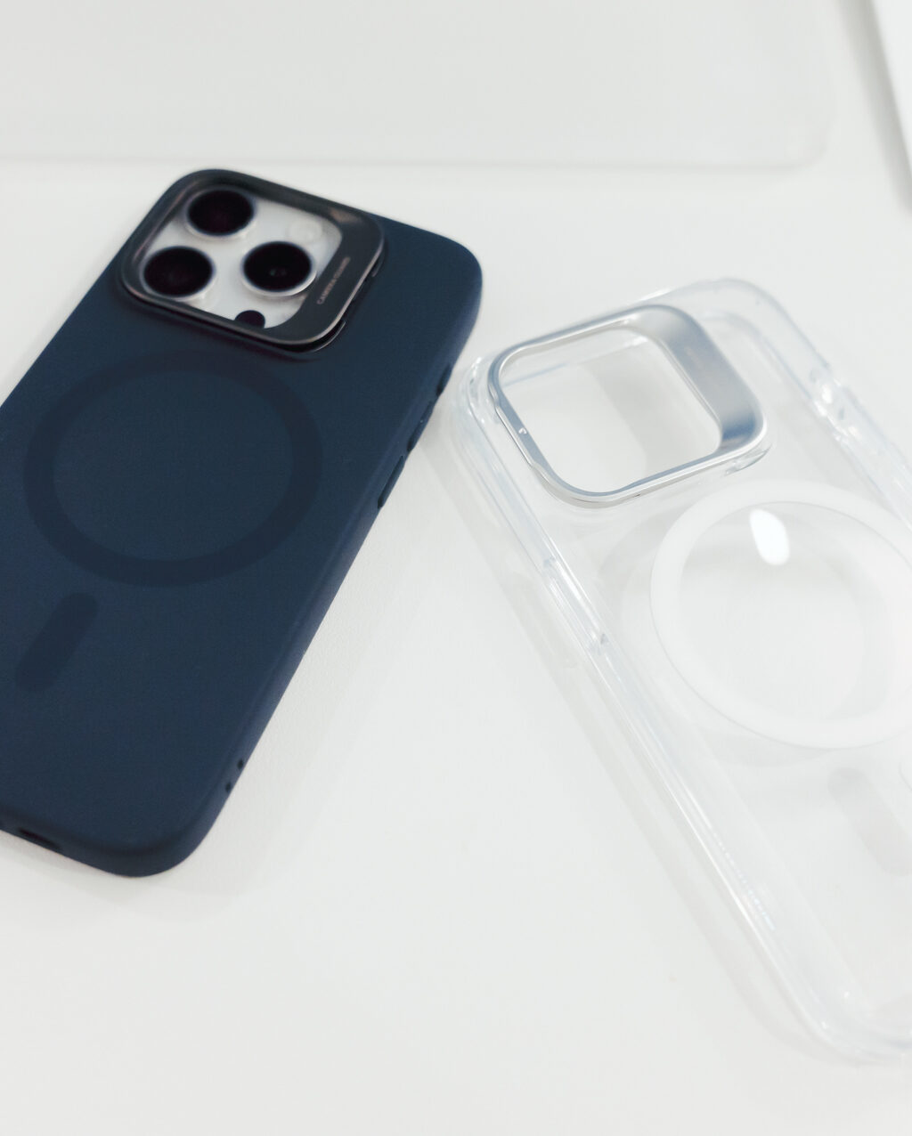 ESR iPhone用保護ケース(Classic Hybrid・Cloud Soft) レビュー／MagSafe対応で隠れスタンド付き。本体もカメラも保護でき価格も安い