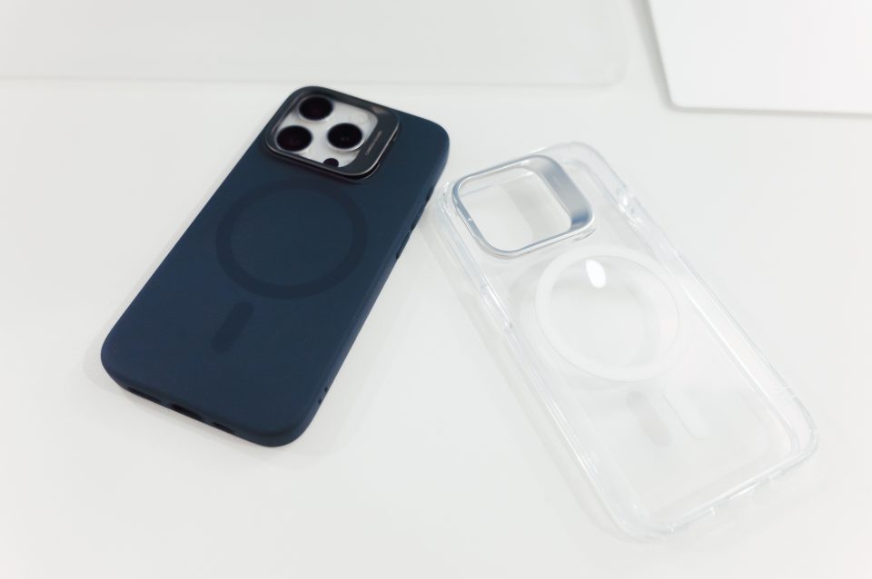 ESR iPhone用保護ケース(Classic Hybrid・Cloud Soft) レビュー／MagSafe対応で隠れスタンド付き。本体もカメラも保護でき価格も安い