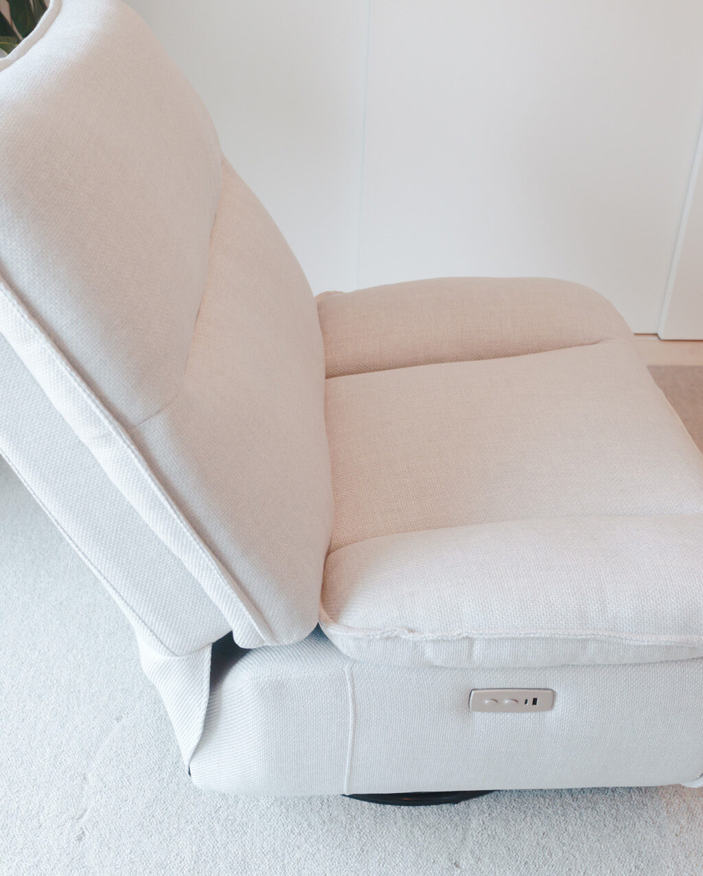 FlexiSpot Lotus Pro (XRC5 Pro) レビュー／包み込まれるような感覚が心地よい電動リクライニングソファ