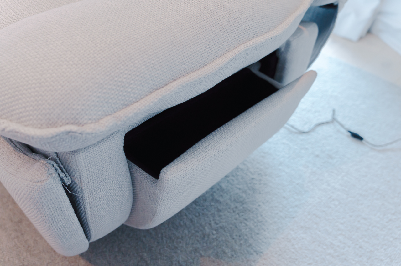 左手側に小物収納