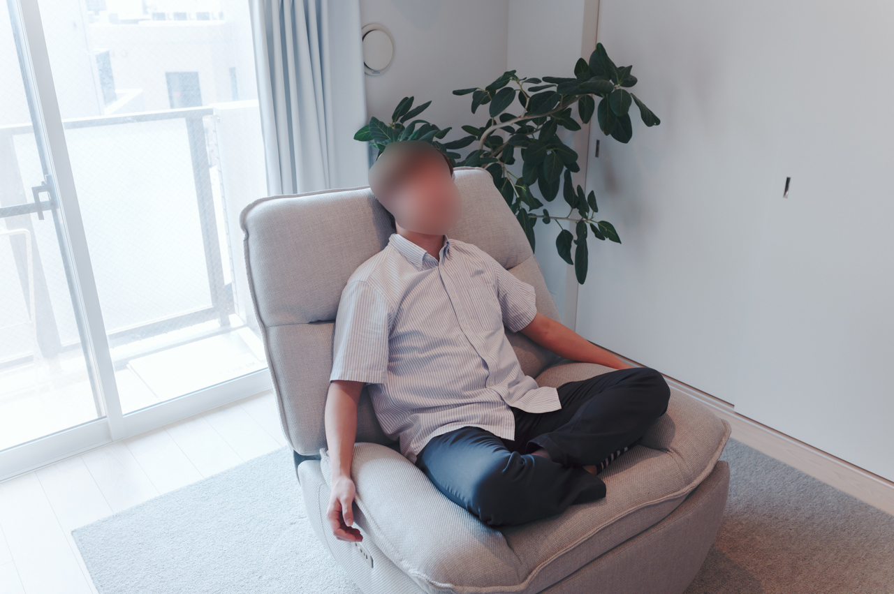 あぐらもかけちゃう余裕のある座面