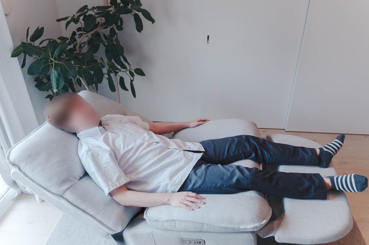 リクライニングを倒した様子