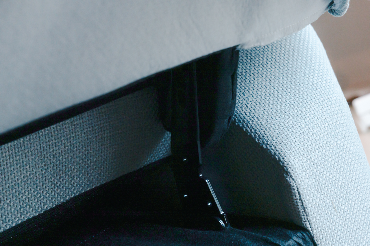 背もたれを組み合わせる