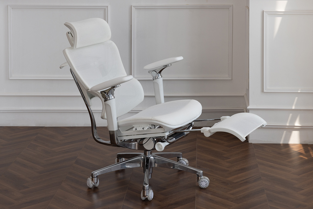 COFO Chair Premium 2 レビュー/進化したキャスターとアームレストが凄すぎる…!フローリングにも最適なオフィスチェア 4 COFO Chair Premium 2ホワイトモデル