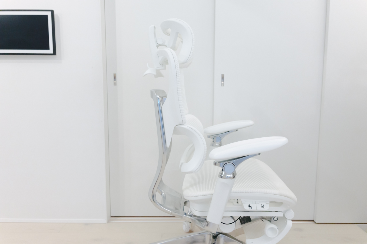 COFO Chair Premium 2 レビュー/進化したキャスターとアームレストが凄すぎる…!フローリングにも最適なオフィスチェア 30 背もたれを高くした様子