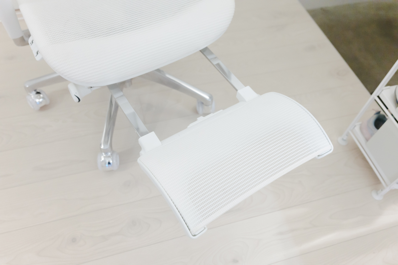 COFO Chair Premium 2 レビュー/進化したキャスターとアームレストが凄すぎる…!フローリングにも最適なオフィスチェア 35 角度は無段階調整可能