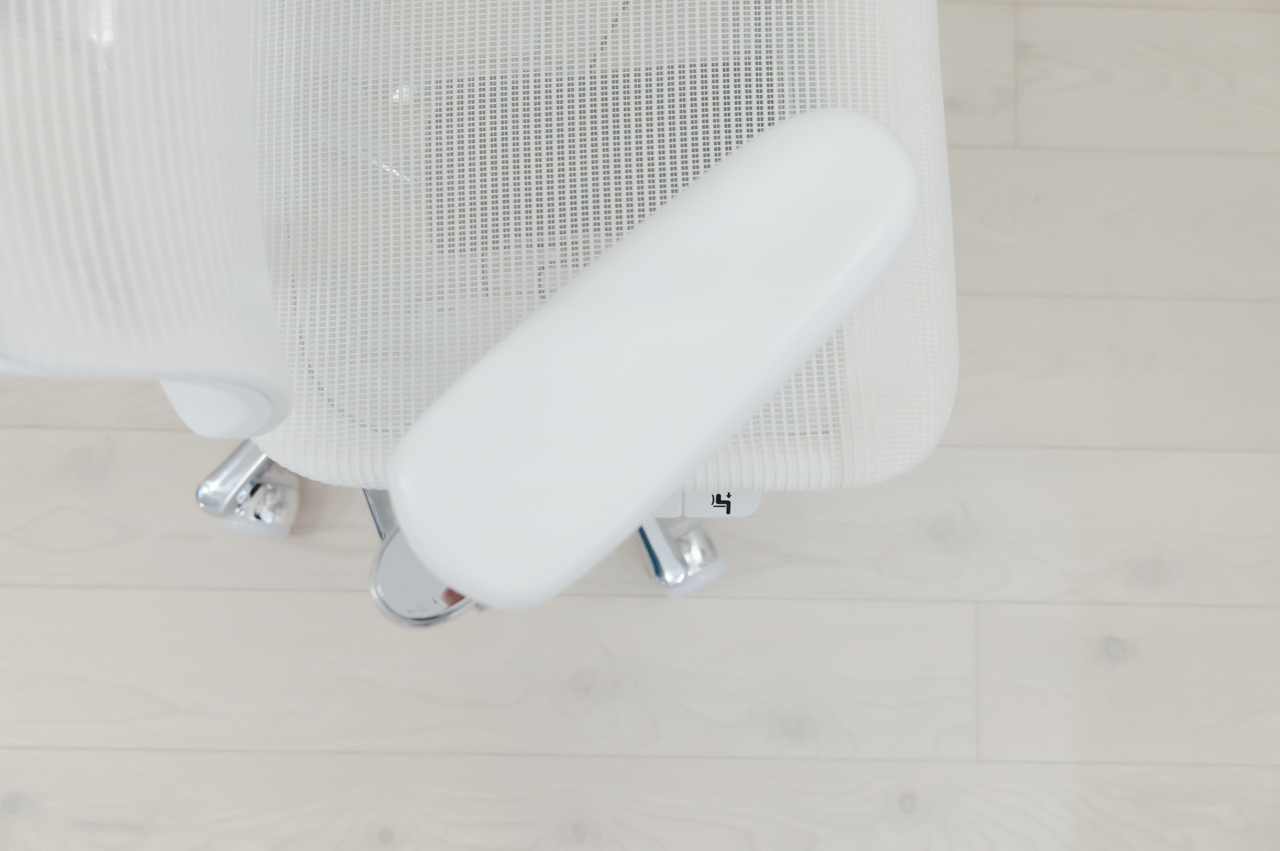 COFO Chair Premium 2 レビュー/進化したキャスターとアームレストが凄すぎる…!フローリングにも最適なオフィスチェア 50 2重構造のアームレスト