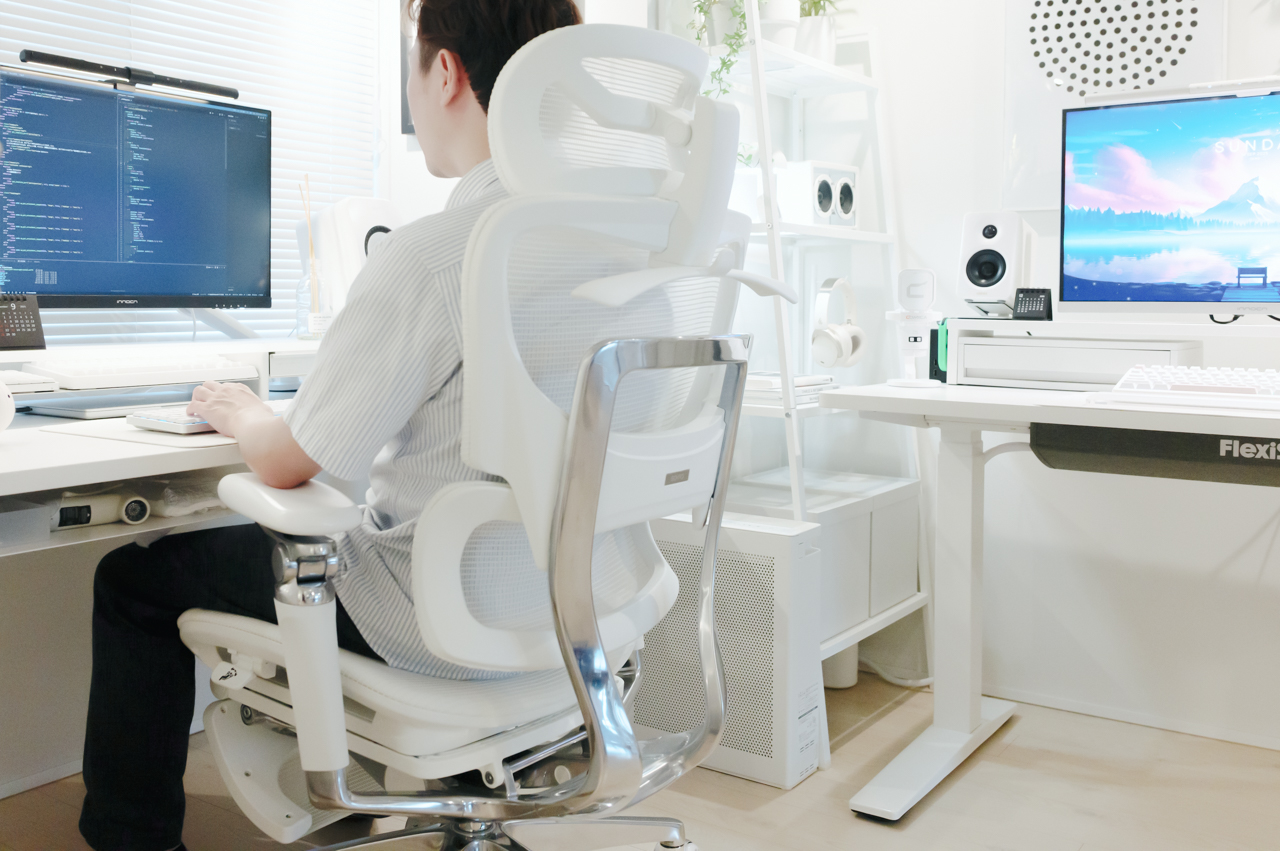 COFO Chair Premium 2 レビュー/進化したキャスターとアームレストが凄すぎる…!フローリングにも最適なオフィスチェア 47 身体に触れる部分大部分のパーツが柔軟に調整できる