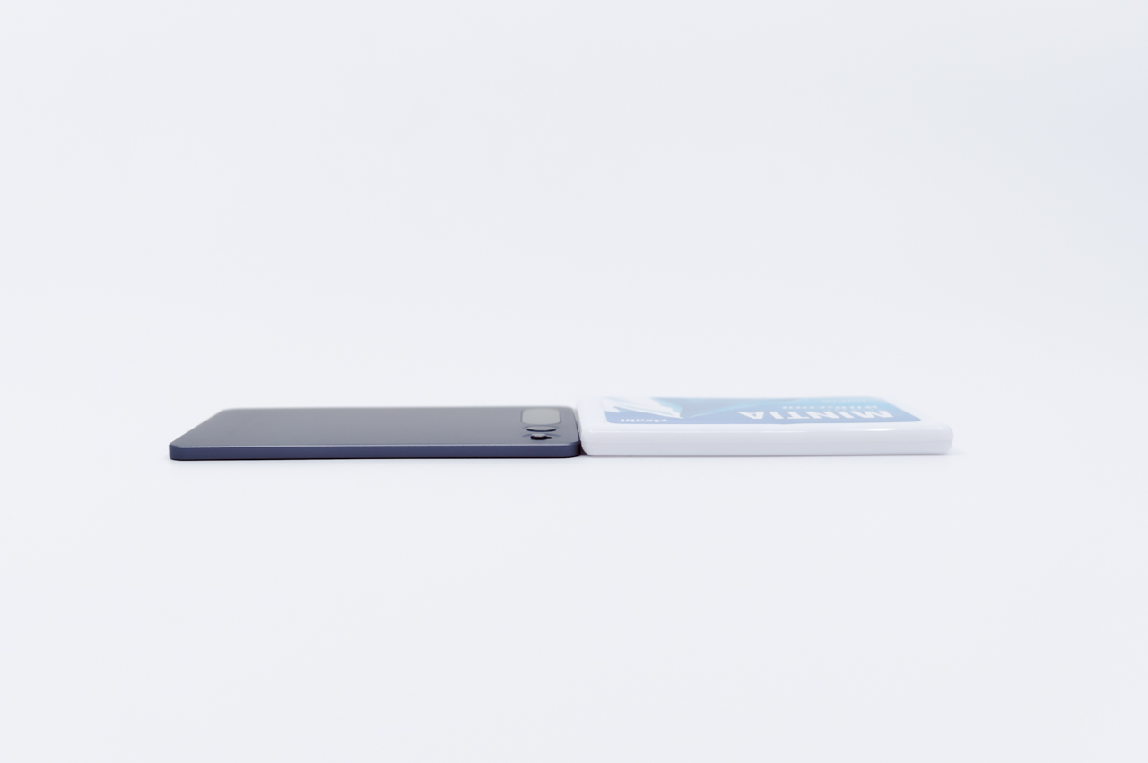FOSMET X Note Rec10 レビュー/超薄型のAIボイスレコーダー。専用ケースはMagSafeに対応し使い勝手が良い 17 ミントタブレットとの厚み比較