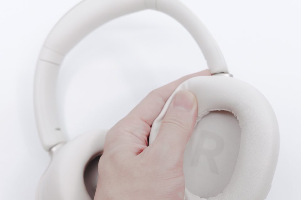 HAYLOU S40 レビュー/本体の性能や機能はかなり高いワイヤレスヘッドホン。アプリなどソフトウェア周りは今後の改善に期待 13 イヤーパッドは肉厚でモチモチ